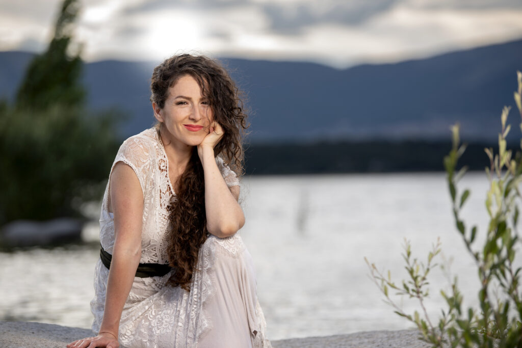 05. Angela promo-1920px
